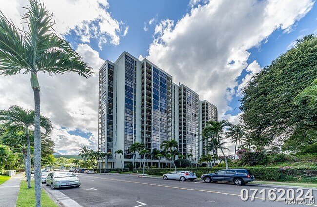 Foto del edificio - $2,900 / 1br - Fully Furnished 1 Bed 1 Bath Condominium in Windward Passage