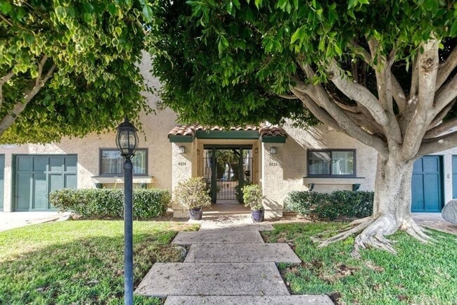 Building Photo - Stunning 2-Bed, 2-Bath Renovated Home with Private Patio & Parking!