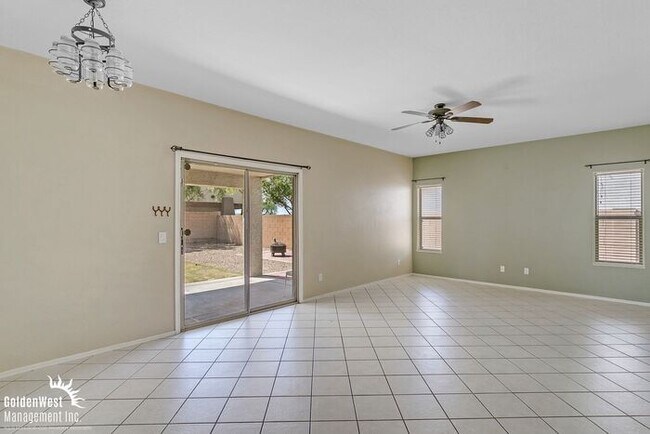 Building Photo - Luxurious 4Bdm 2.5Ba Home with Expansive Backyard in Mesa