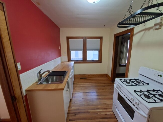Recently remodeled, new range - 3620 42nd Ave S