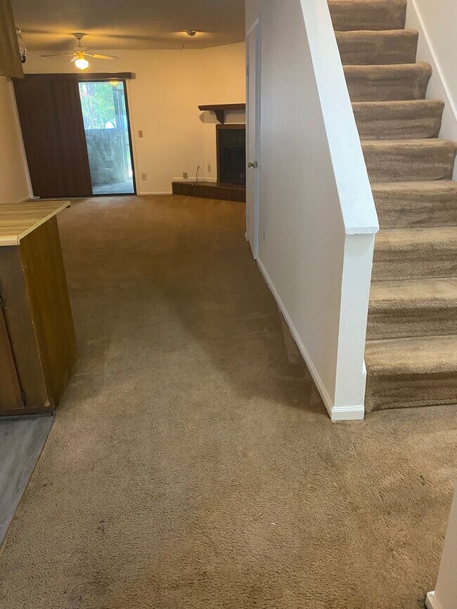 Foto del edificio - Cozy 2-Bedroom Townhome: Affordable Comfor...