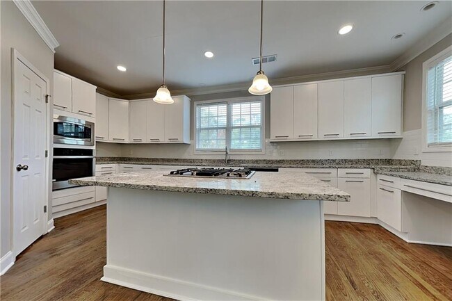 Foto del edificio - 4915 Wycliffe Dr SW