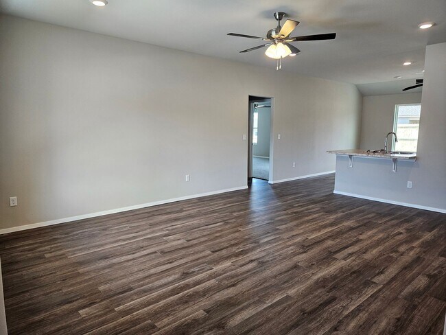 Foto del edificio - PRE-LEASING FOR AUG 10 MOVE-IN - Newer 4 bedroom / 2 bathroom home!