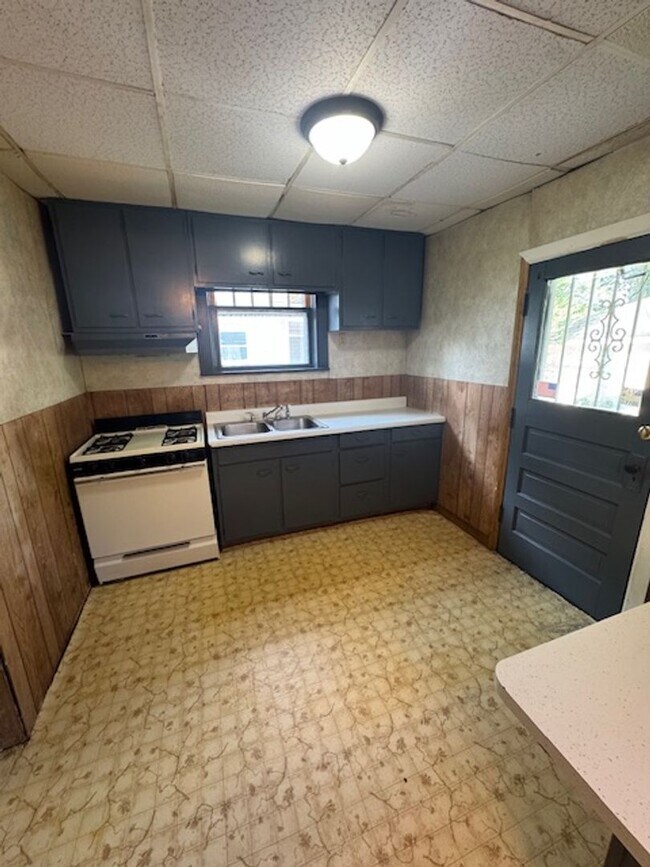 Foto del edificio - 3708 Weisser Park Ave