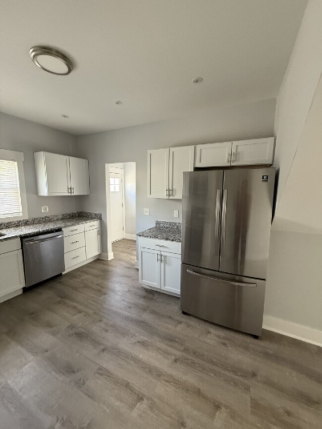 Building Photo - 2519 N College Ave