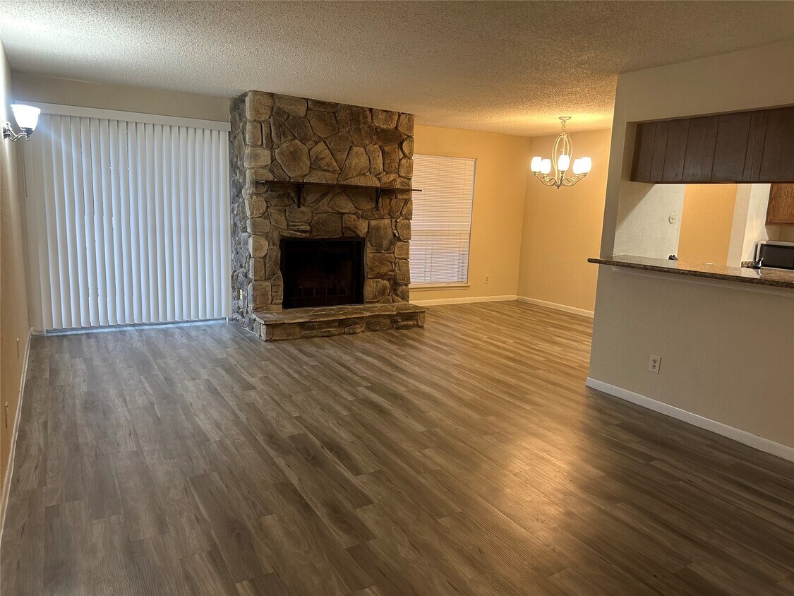 Foto principal - 17401 Red Oak Dr