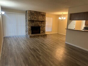 Building Photo - 17401 Red Oak Dr