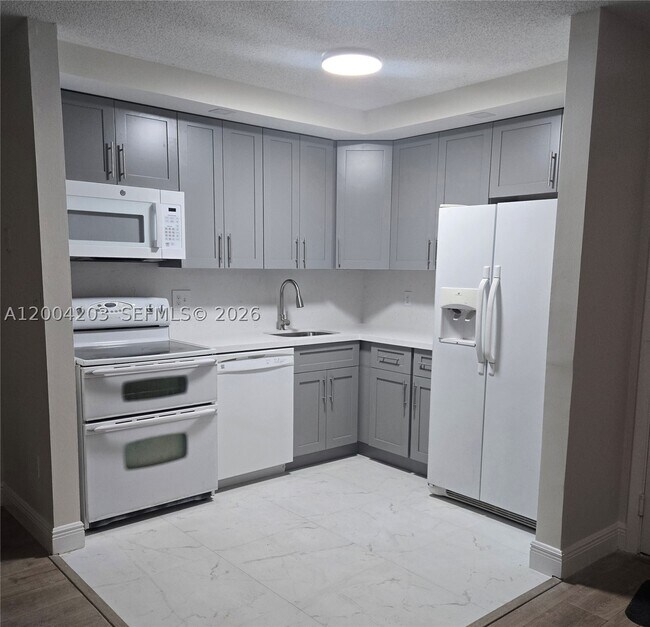 Building Photo - 9610 S Belfort Cir