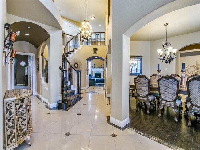 Building Photo - 5713 St Thomas Dr