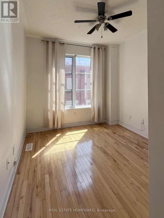 Building Photo - 23-23 Dekoven Mews