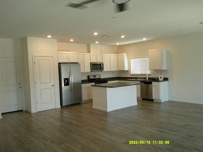 Foto del edificio - 670 Wisteria Ln
