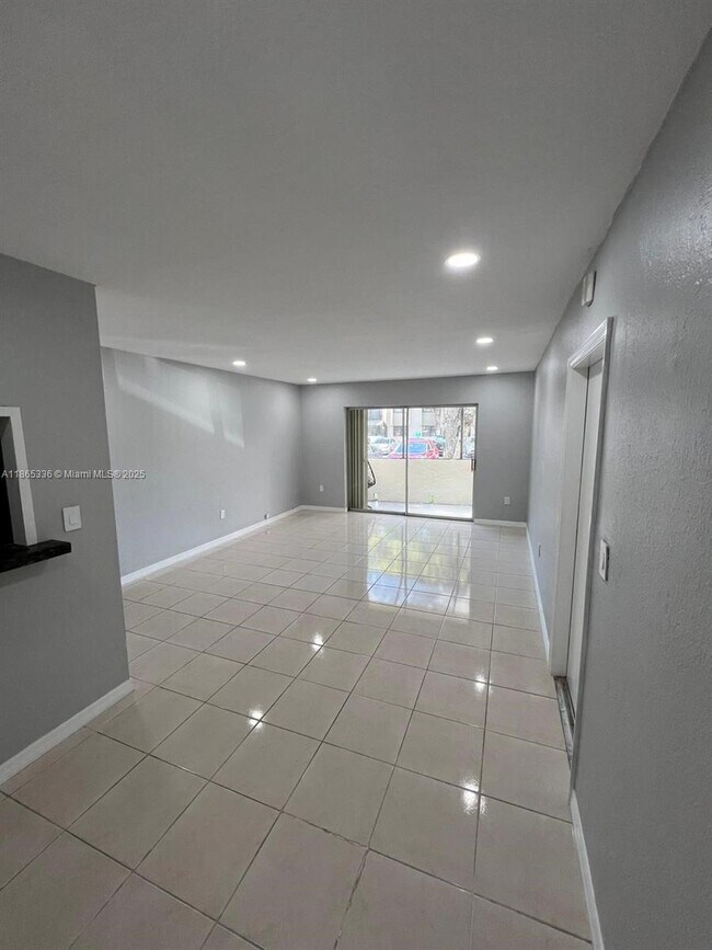 Foto del edificio - 7953 SW 104th St