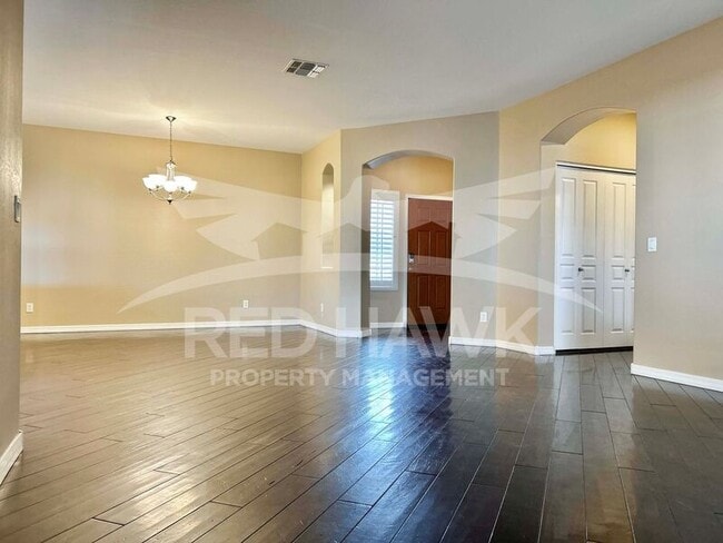 Foto del edificio - 1090 S Maverick St