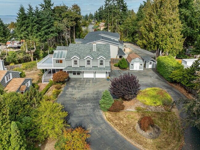Large driveway with lots of guest parking - 22224 98th Ave W