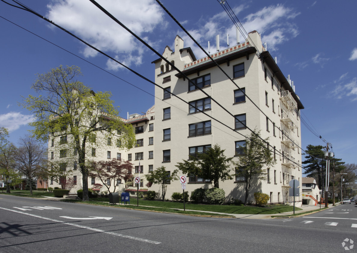 Primary Photo - Les Gertrude Apartments