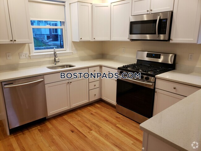 Building Photo - 96 Waumbeck St