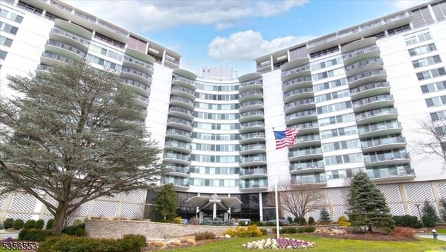 Building Photo - 1 Claridge Dr
