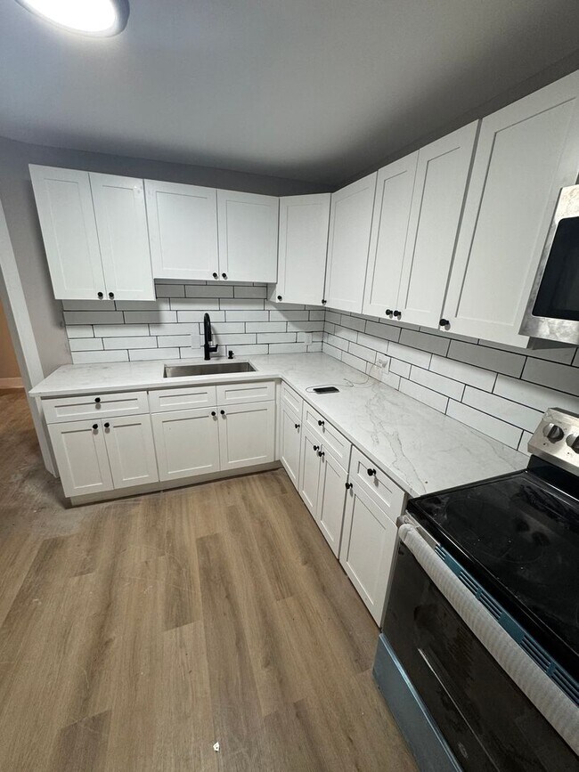 Foto del edificio - Spacious 6 bedroom - **1 MONTH FREE RENT**