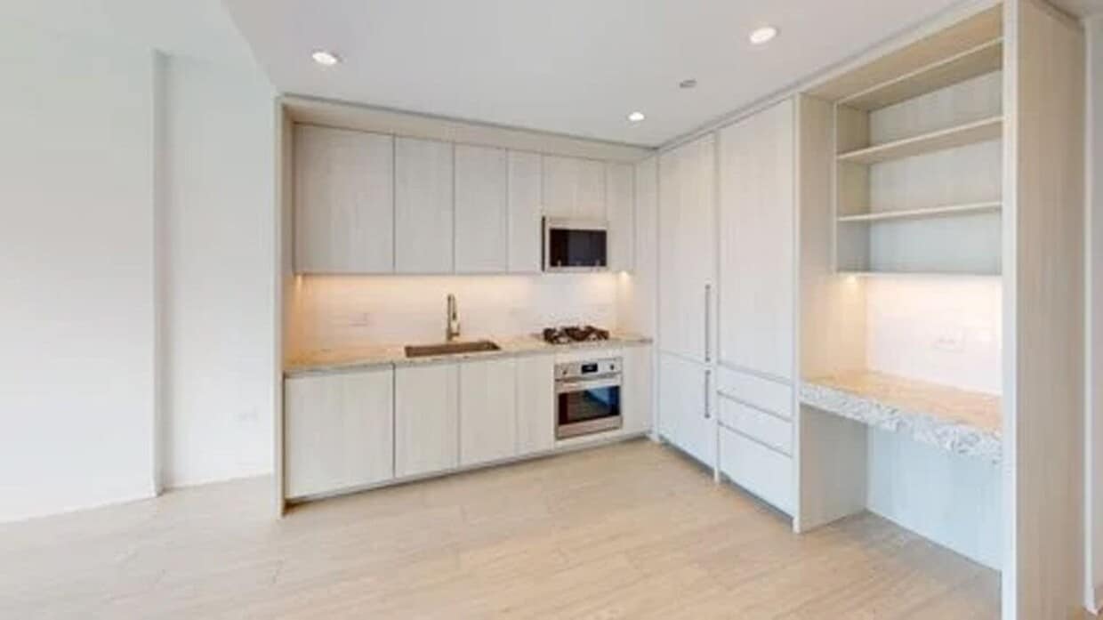 Photo - 353 N Halsted St (Chicago, IL)