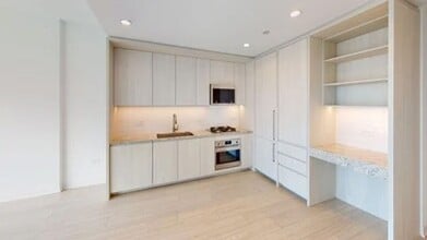 Building Photo - 353 N Halsted St