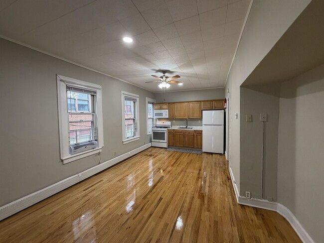 Foto del edificio - 212 Plainfield Ave