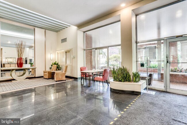 Foto del edificio - 2500 Q St NW