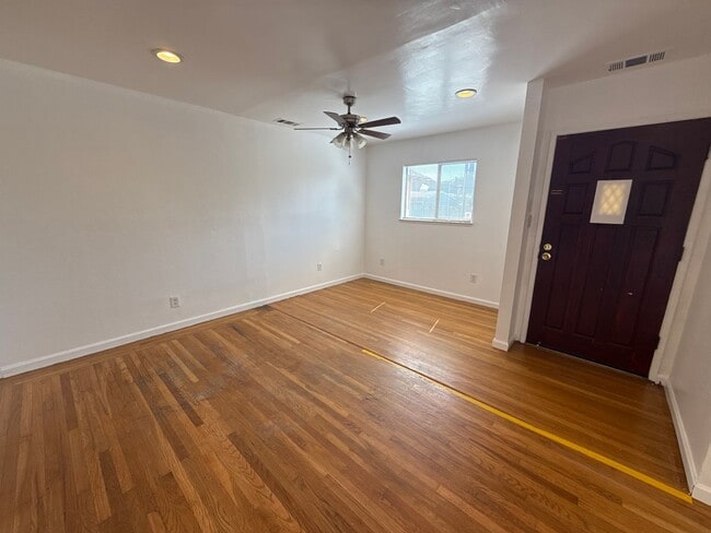Building Photo - EPIC REA - Spacious 3BR/2BA House - Renova...