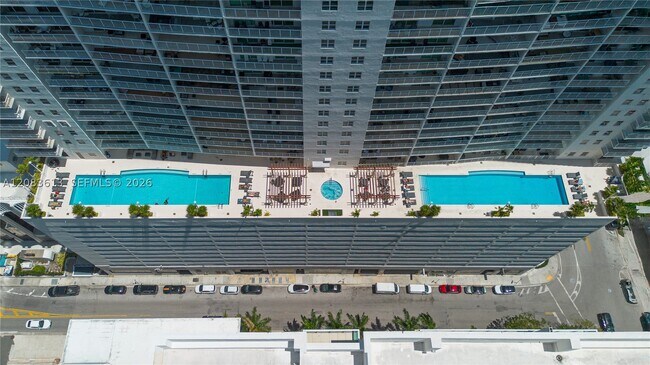 Foto del edificio - 1200 Brickell Bay Dr