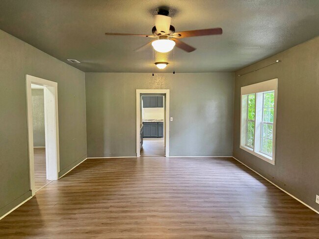 Foto del edificio - Affordable 3 Bedroom, 1 Bathroom Home In WF!