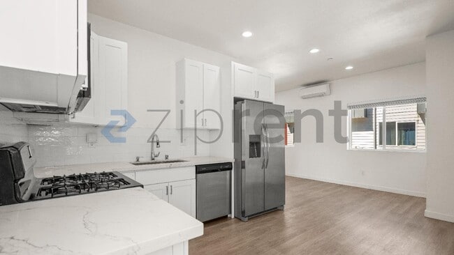 Building Photo - Unit C101