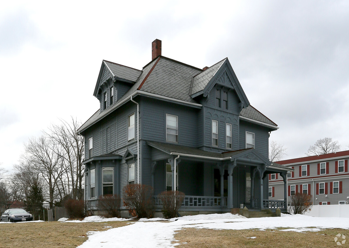Primary Photo - 206 W Elm St