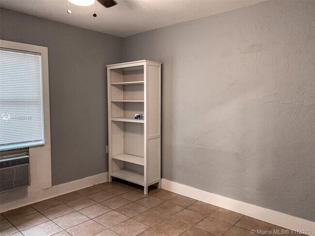 Foto del edificio - 1418 SW 27th St