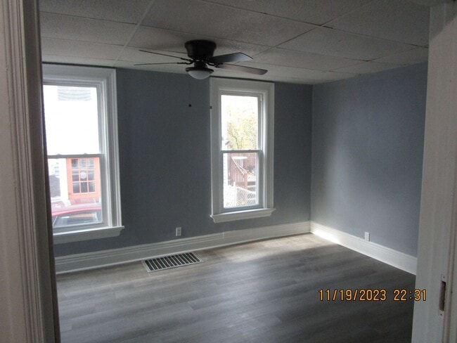 Building Photo - 918 W. 10th