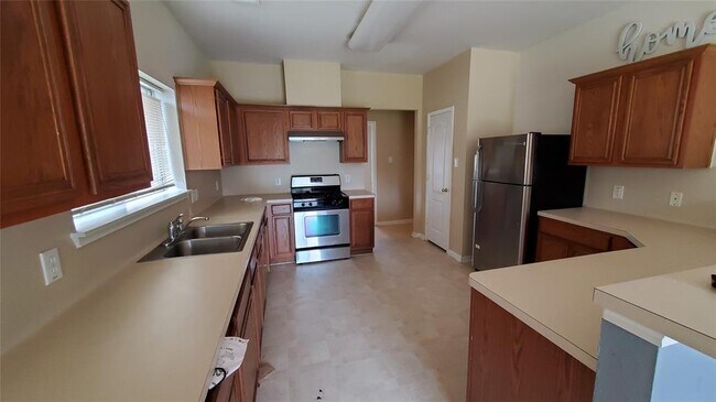 Building Photo - 16330 Dry Berry Ct