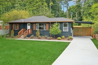 Building Photo - 891 Daniell Dr SE