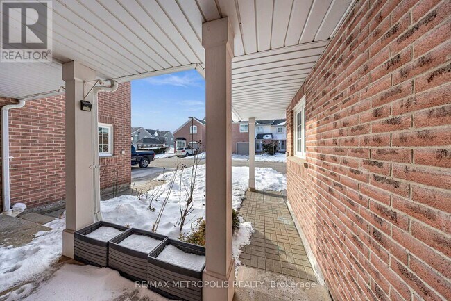 Building Photo - 5305 Glen Erin Dr