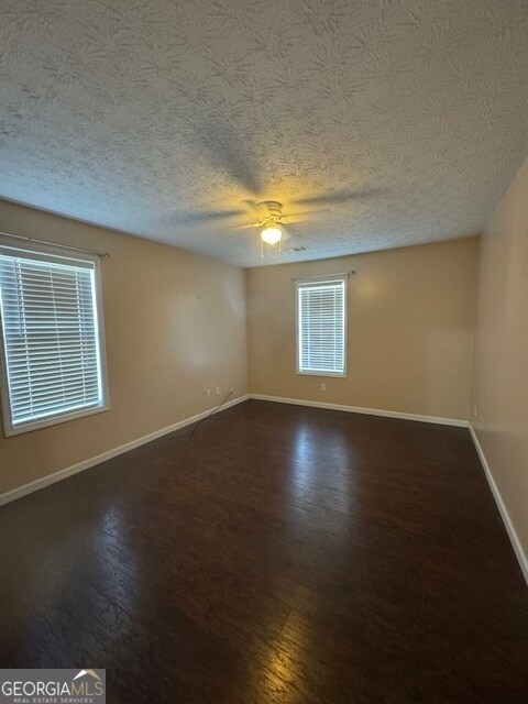 Foto del edificio - 238 Hidden Meadows Dr