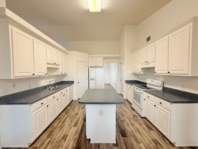 Foto del edificio - 7945 Amethyst Dr