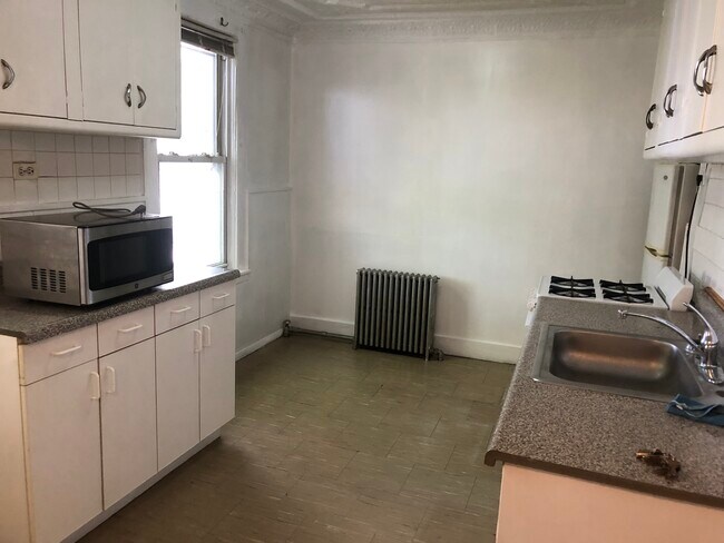 Kitchen - 201 17th St