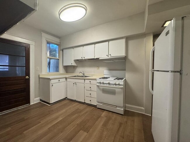 Foto del edificio - 4802 Frederick Ave