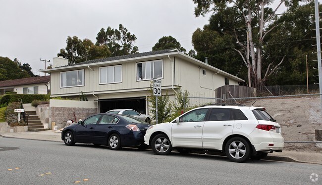 Building Photo - 7 & 11 Vallejo Dr