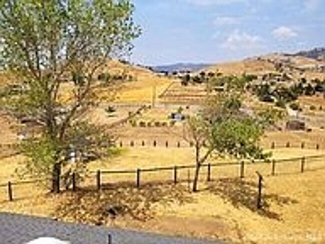 Foto del edificio - Beautiful 3/2 in Oak Knolls
