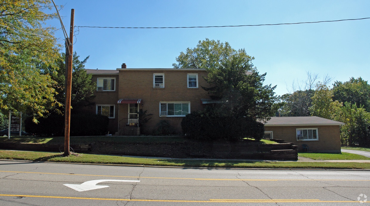 Building Photo - 105-121 W Main St