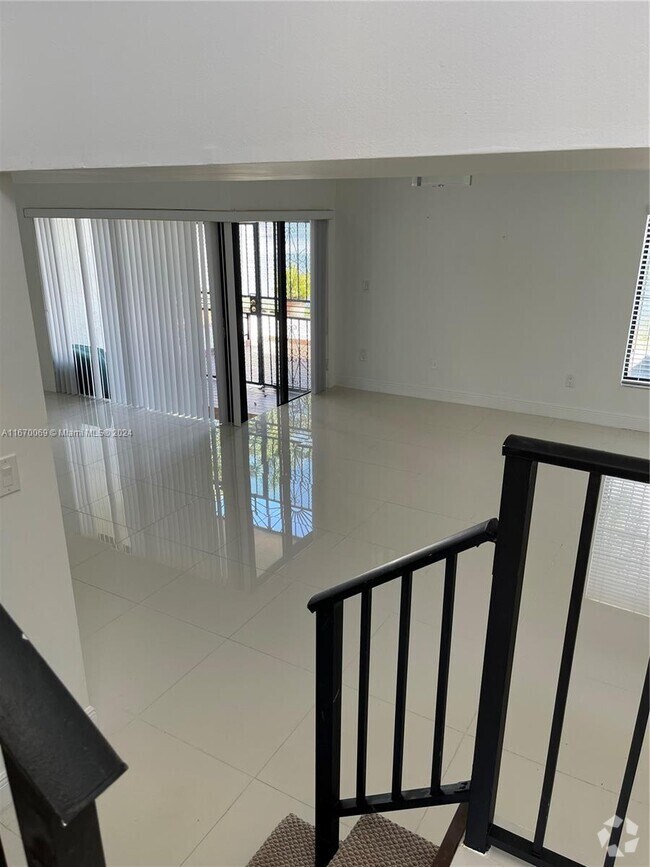 Twin Homes International Gardens Apartments for Rent with a Yard