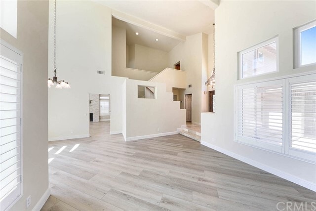 Building Photo - 446 S Laureltree Dr