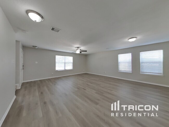 Building Photo - 6448 Mountain Pines Ln