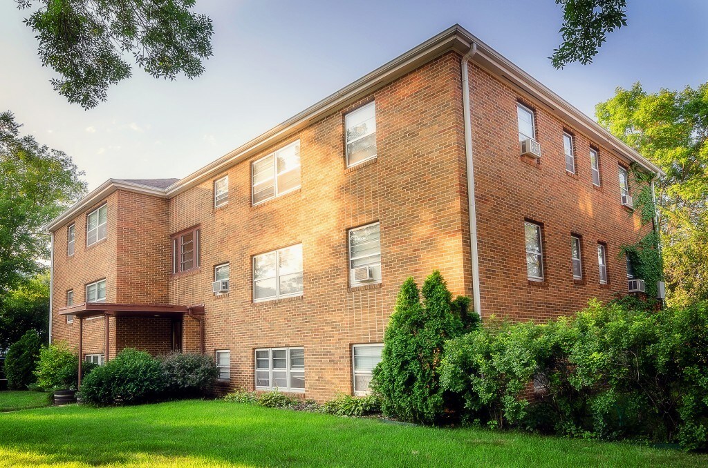 Primary Photo - 3551 Huntington Ave