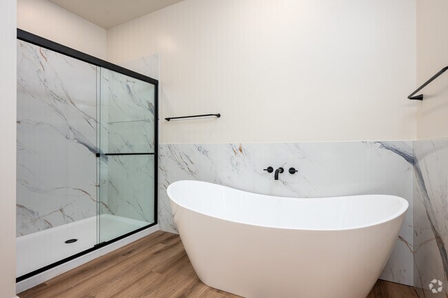 3 habitaciones, 2,5 baños - 158 m² - Baño principal - West Heights Townhomes -BRAND NEW