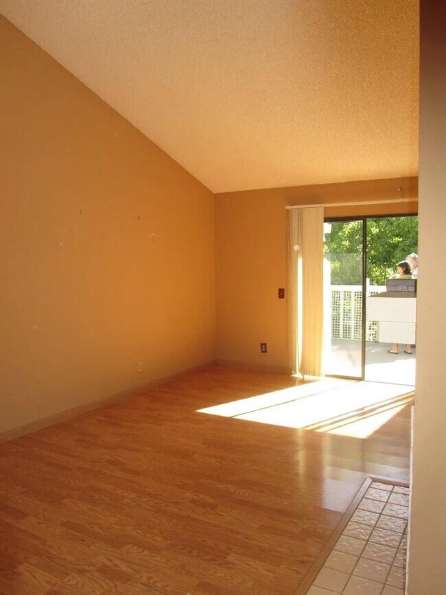 Foto del edificio - 3580 Birchwood Terrace