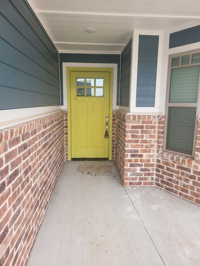 Building Photo - TAKE A LOOK AT YOUR NEW HOME!